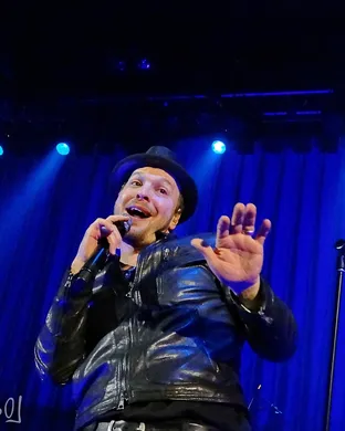 Gavin Degraw Holmdel