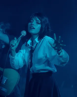 Violent Vira Holmdel